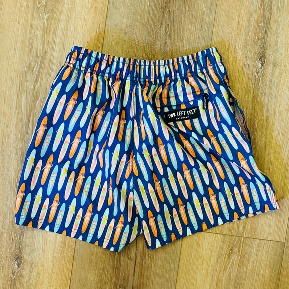 TWO LEFT FEET Men’s LongBoard Babes Lined Swim Trunks Size MEDIUM Summer Beach - Picture 4 of 14